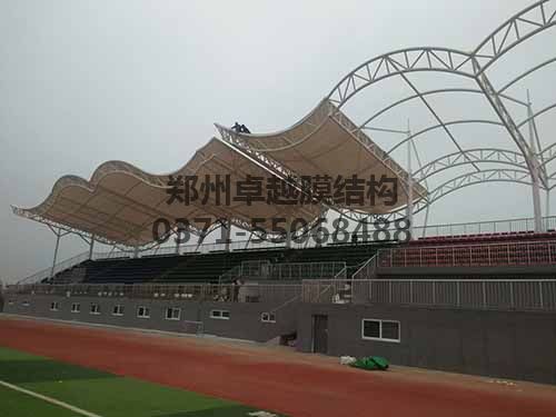 安裝膜結(jié)構(gòu)具有一定危險(xiǎn)性，需做好安全措施