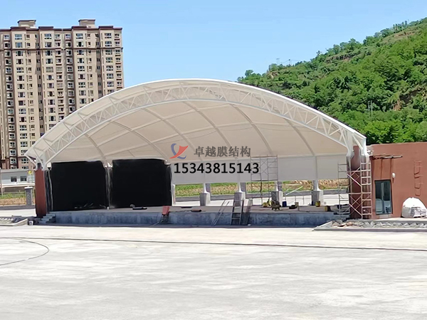 舞臺(tái)建筑采用膜結(jié)構(gòu)的原因？